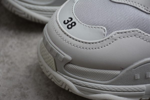 Ba***ci*ga Track Trainers 2021 Black 668562-W3CQ5-1210(SP batch) - Image 3