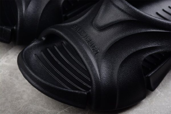 Ba***ci*ga HD Mule Black Rubber  735249W3CES1000 - Image 3