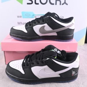 Nike SB Dunk Low Staple Panda Pigeon BV1310-013