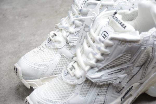 Ba***ci*ga Runner White 677402-W3RA9-9000 1:1(SP batch) - Image 2
