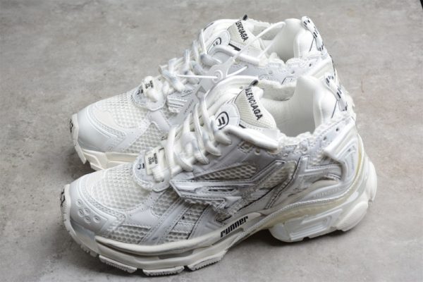 Ba***ci*ga Runner White 677402-W3RA9-9000 1:1(SP batch) - Image 4