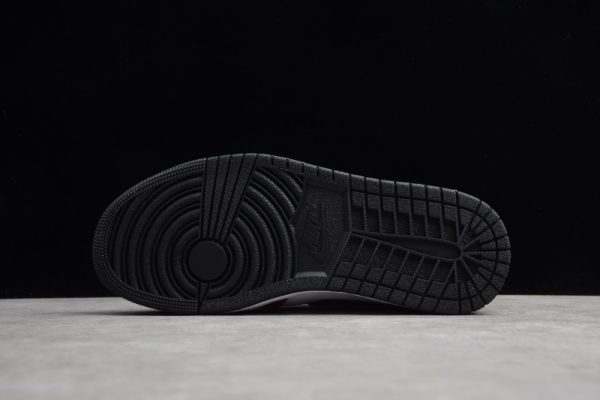 Jordan 1 Mid Chicago Black Toe (GS)(SP Batch) 554724-069 - Image 4