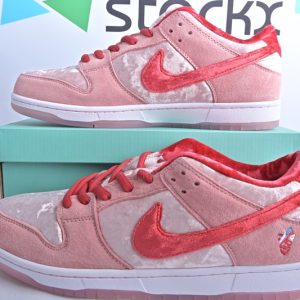 Nike SB Dunk Low StrangeLove Skateboards (Regular Box)  CT2552-800