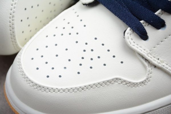 Air Jordan 1 Retro Mid Jeter AH6342-104 - Image 3