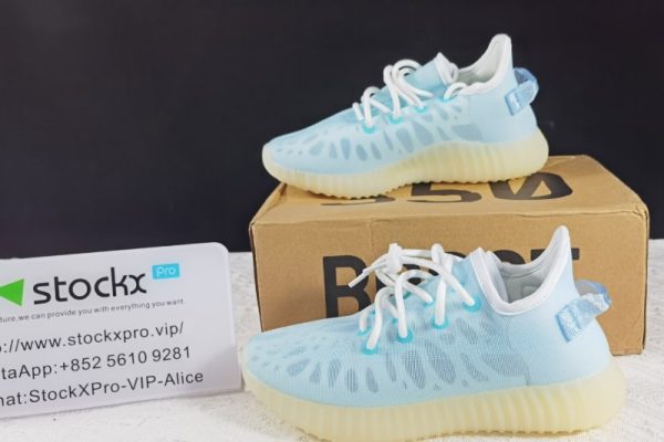 Kid  YEEZY BOOST 350 V2   Mono Ice   GW2869