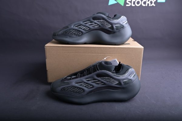 adidas Yeezy 700 V3 Alvah H67799