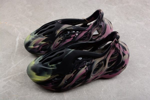 adidas Yeezy Foam RNR MX Carbon IG9562 - Image 5