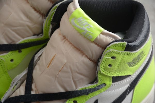 Air Jordan 1 High OG 'Volt' 555088-702 - Image 3