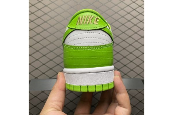 Nike SB Dunk Low Supreme Stars Mean Green (2021)(SP batch)DH3228-101 - Image 4