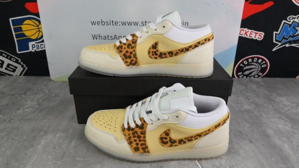 Jordan 1 Low SNKRS Day (W) DN6998-700