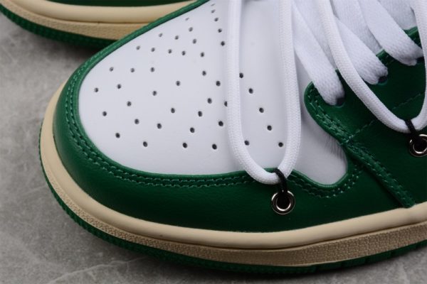 Air Jordan 1 Low   Christmas   553558-129 - Image 3