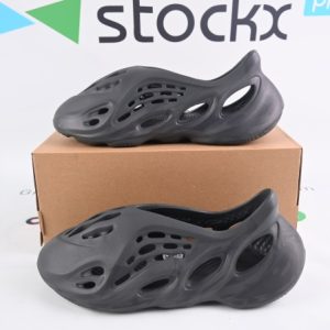 (Free Shipping) adidas Yeezy Foam RNNR Onyx HP8739
