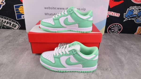 NIKE Dunk Low WMNS   Green Glow  (SP batch)DD1503-105